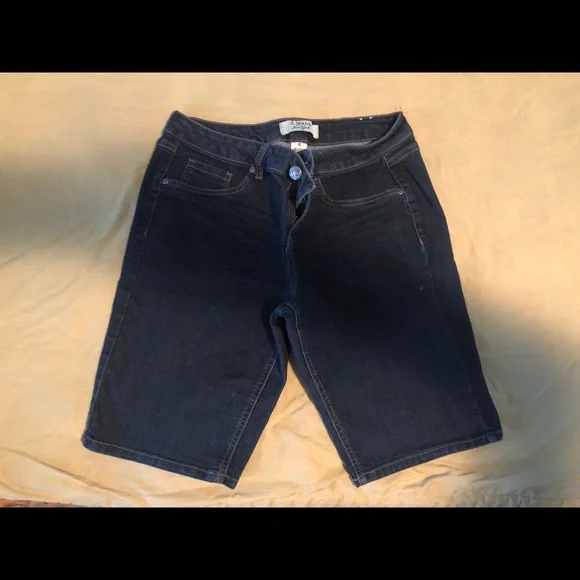 Shorts - Picture 1 of 2